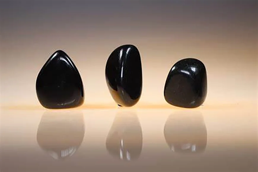 سنگ اونیکس مشکی کلاسیک، نماد قدرت درونی و محافظت